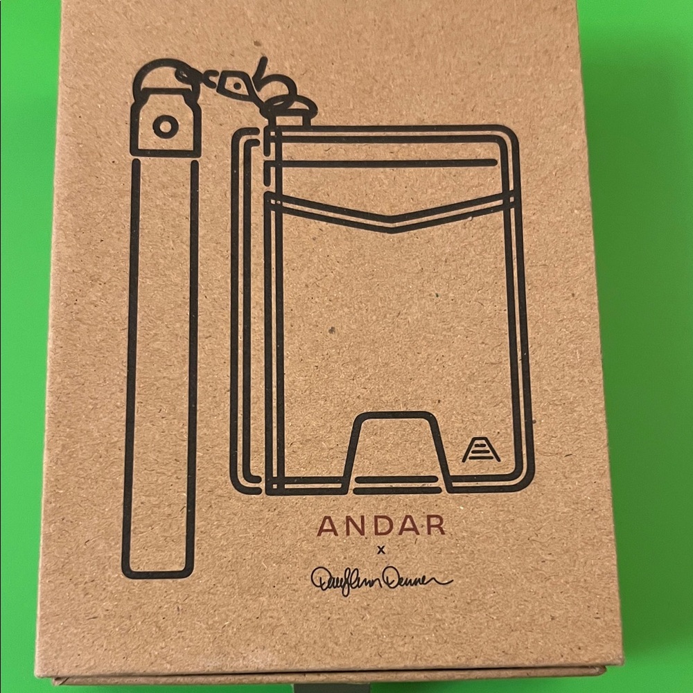 Andar Women's Key & Card Holder - Brown